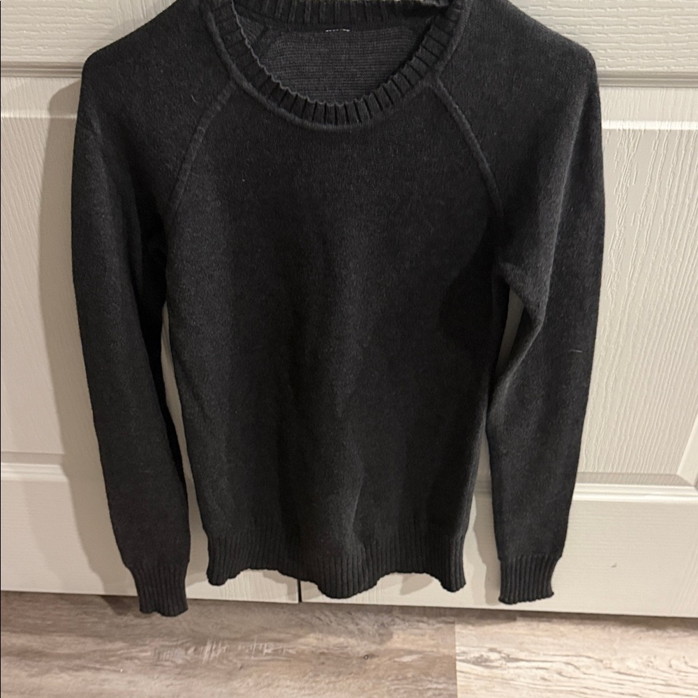 Women's Classic Black Crew Neck Sweater